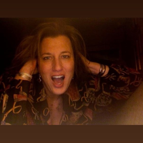 Meet your Posher, Carrie - Picture 3 of 3